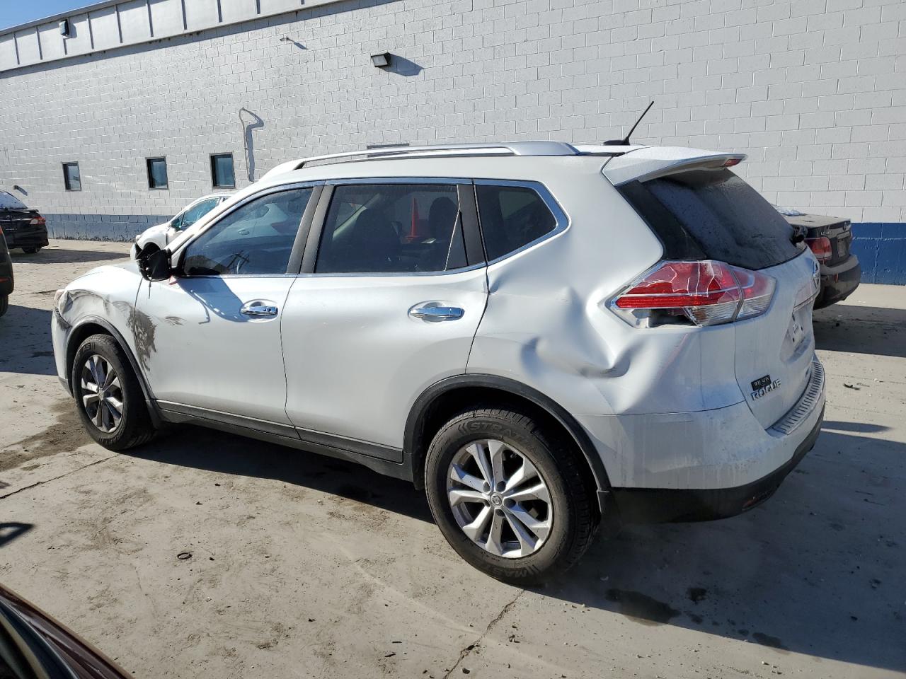 2016 Nissan Rogue - Image 2