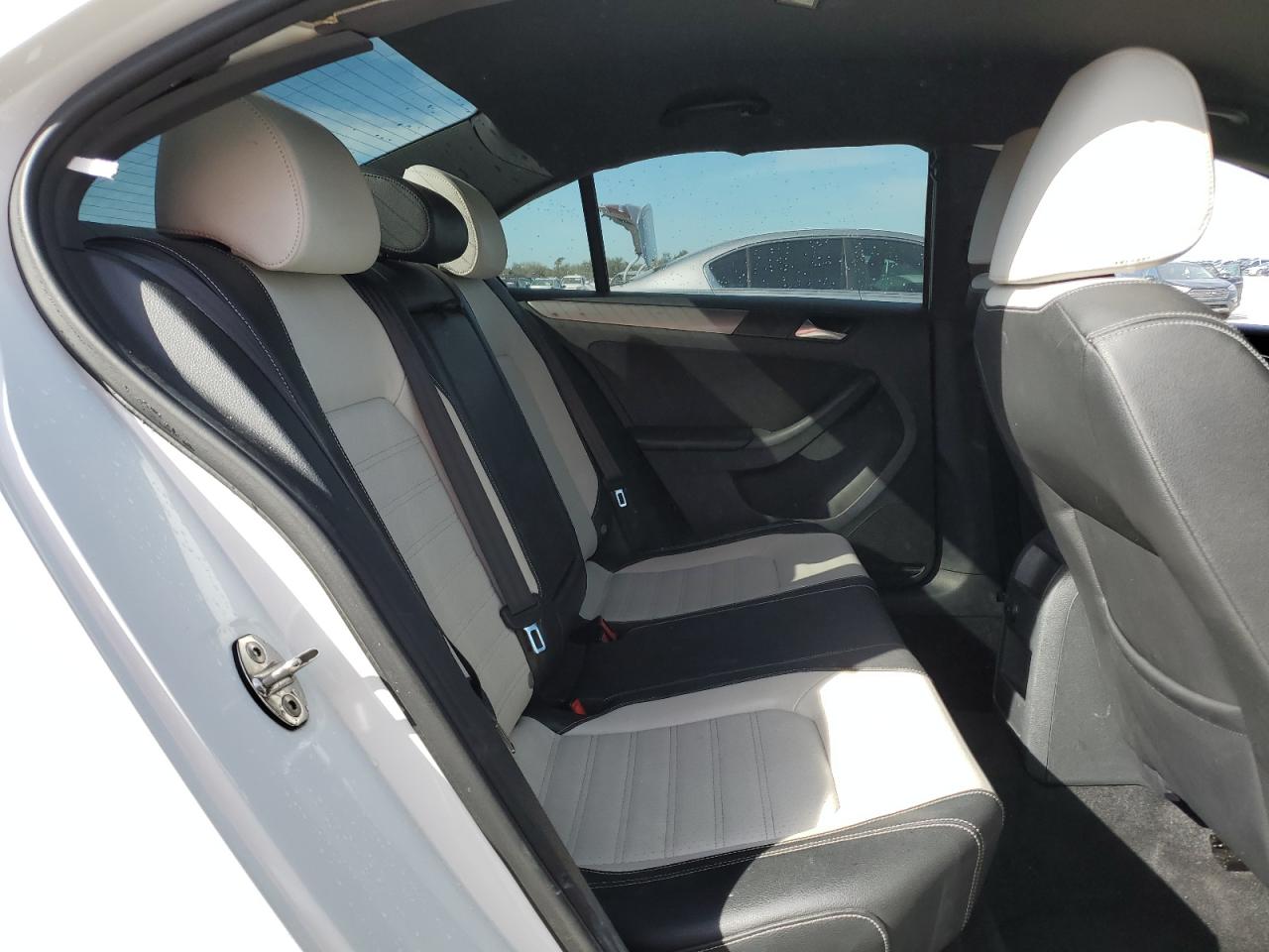 2016 Volkswagen Jetta - Image 10