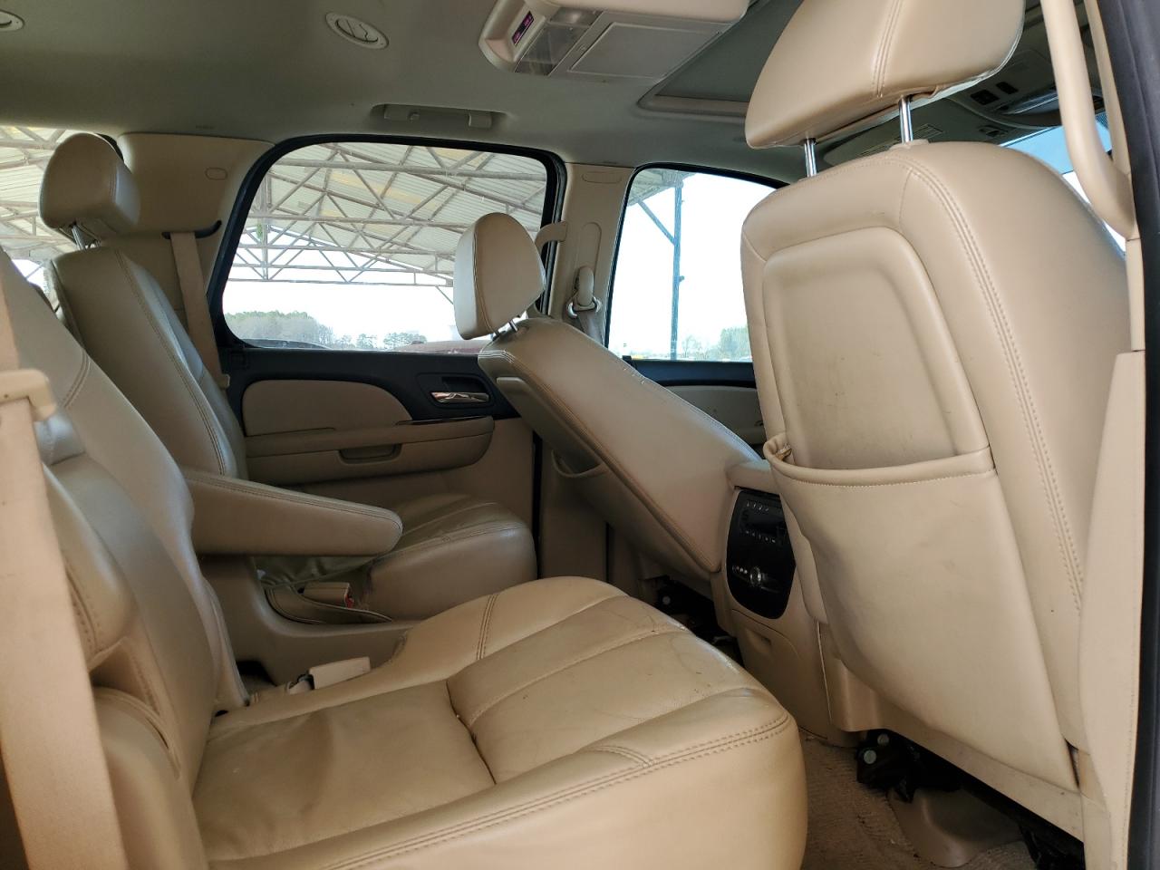 2007 Chevrolet Tahoe - Image 11