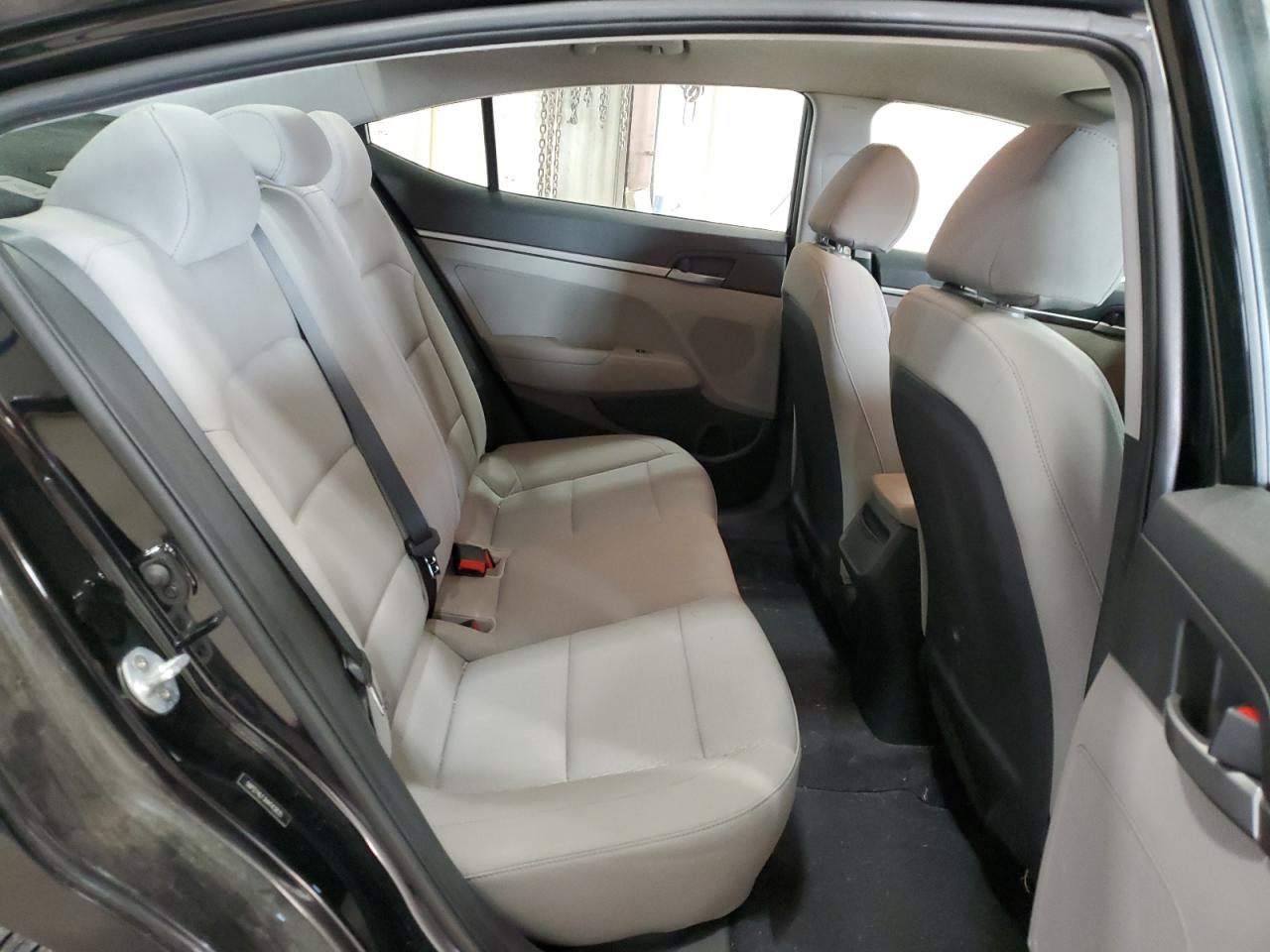 2017 Hyundai Elantra - Image 10