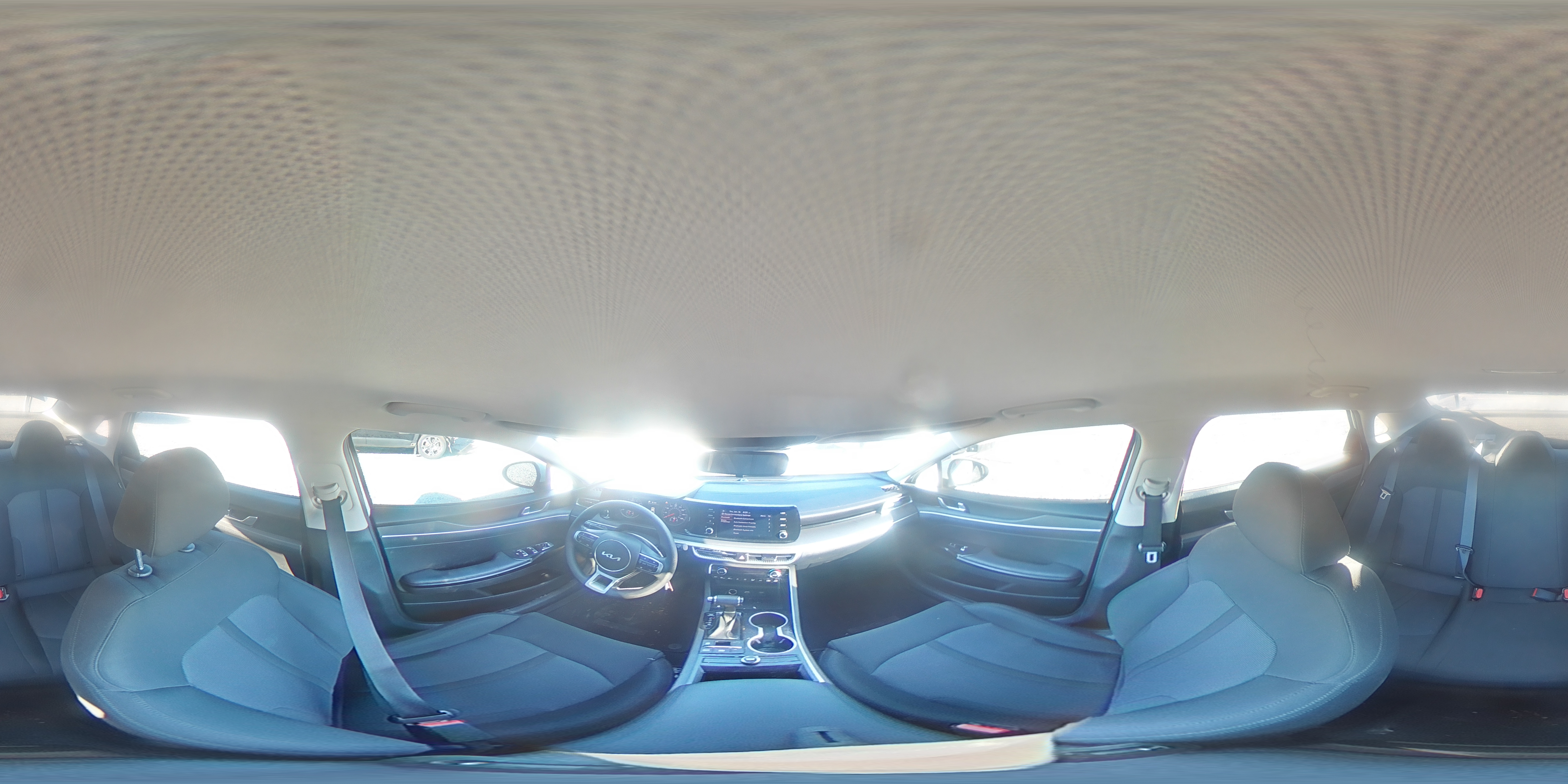2022 Kia K5 - Image 13