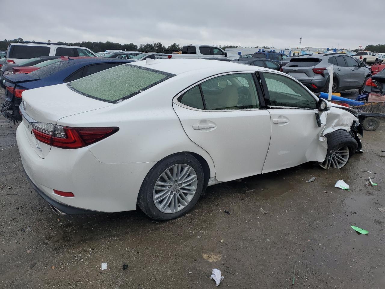 2017 Lexus ES - Image 3