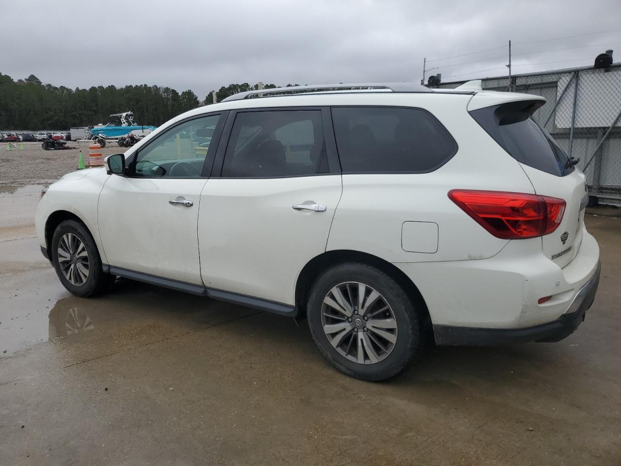 2019 Nissan Pathfinder - Image 2