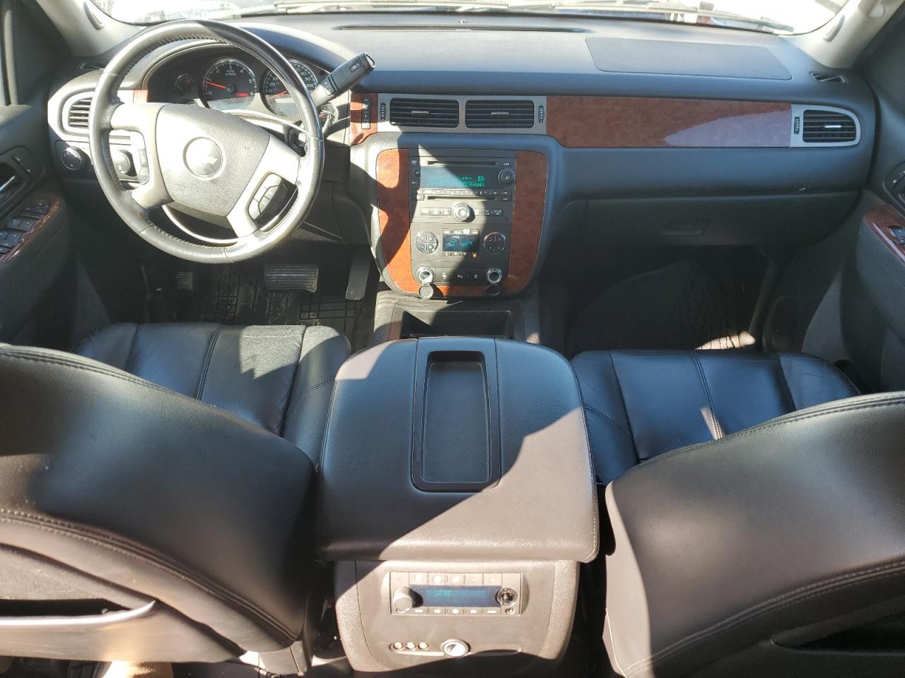2014 Chevrolet Suburban - Image 8