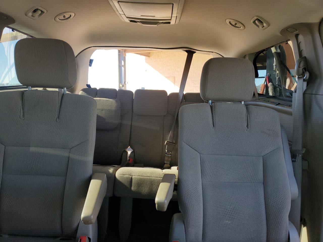 2015 Chrysler Town & Country - Image 10