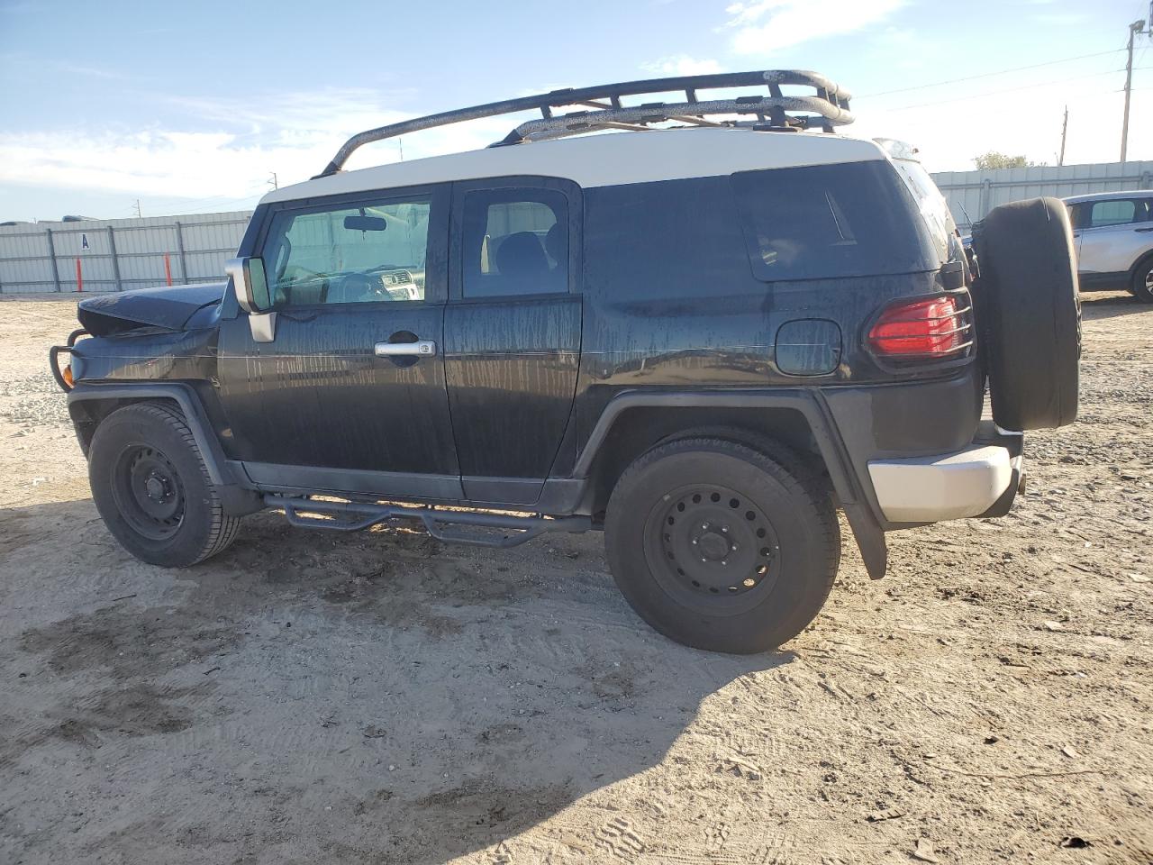 2007 Toyota FJ Cruiser - Image 2