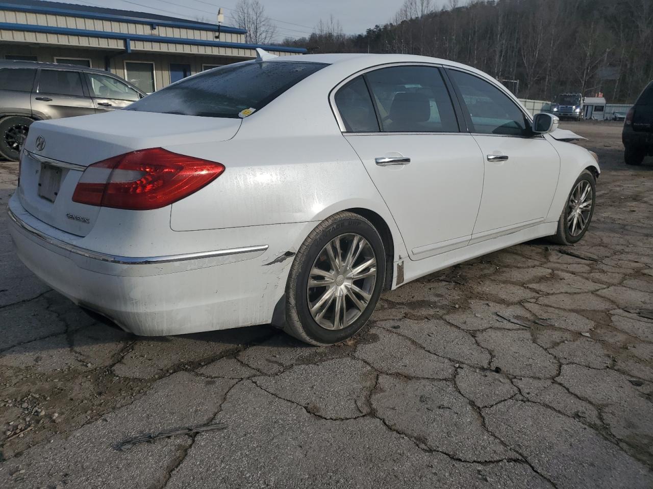 2014 Hyundai Genesis - Image 3