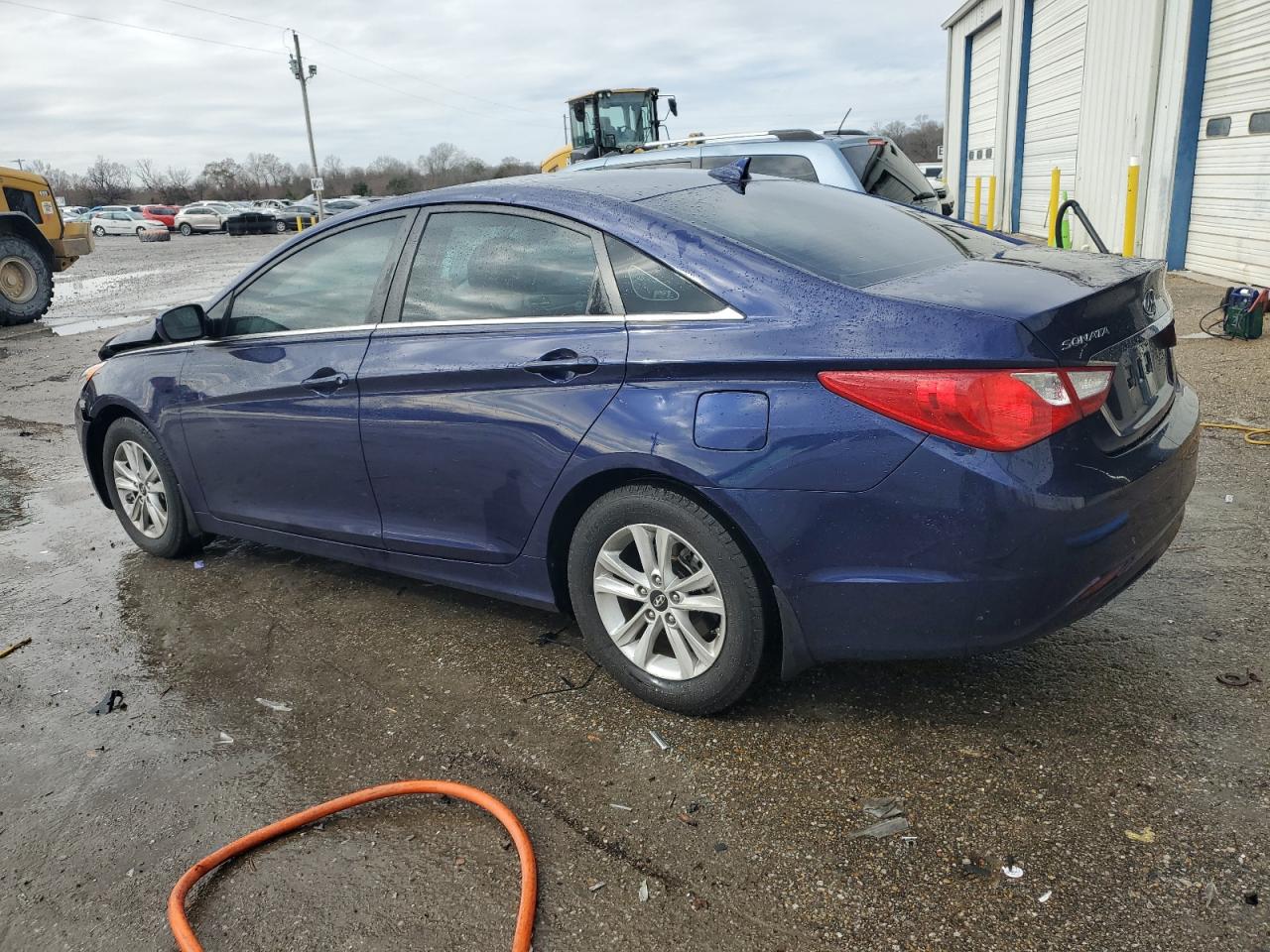 2011 Hyundai Sonata - Image 2