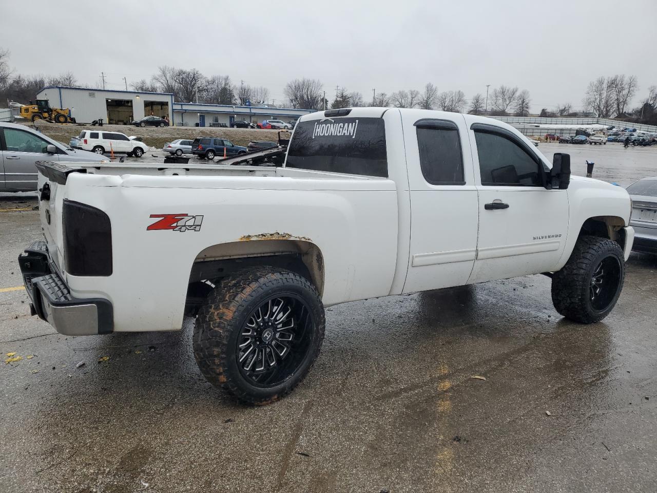 2009 Chevrolet Silverado - Image 3