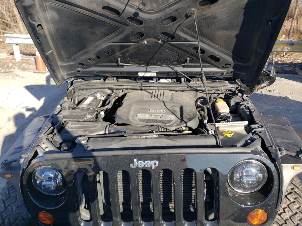 2013 Jeep Wrangler - Image 12