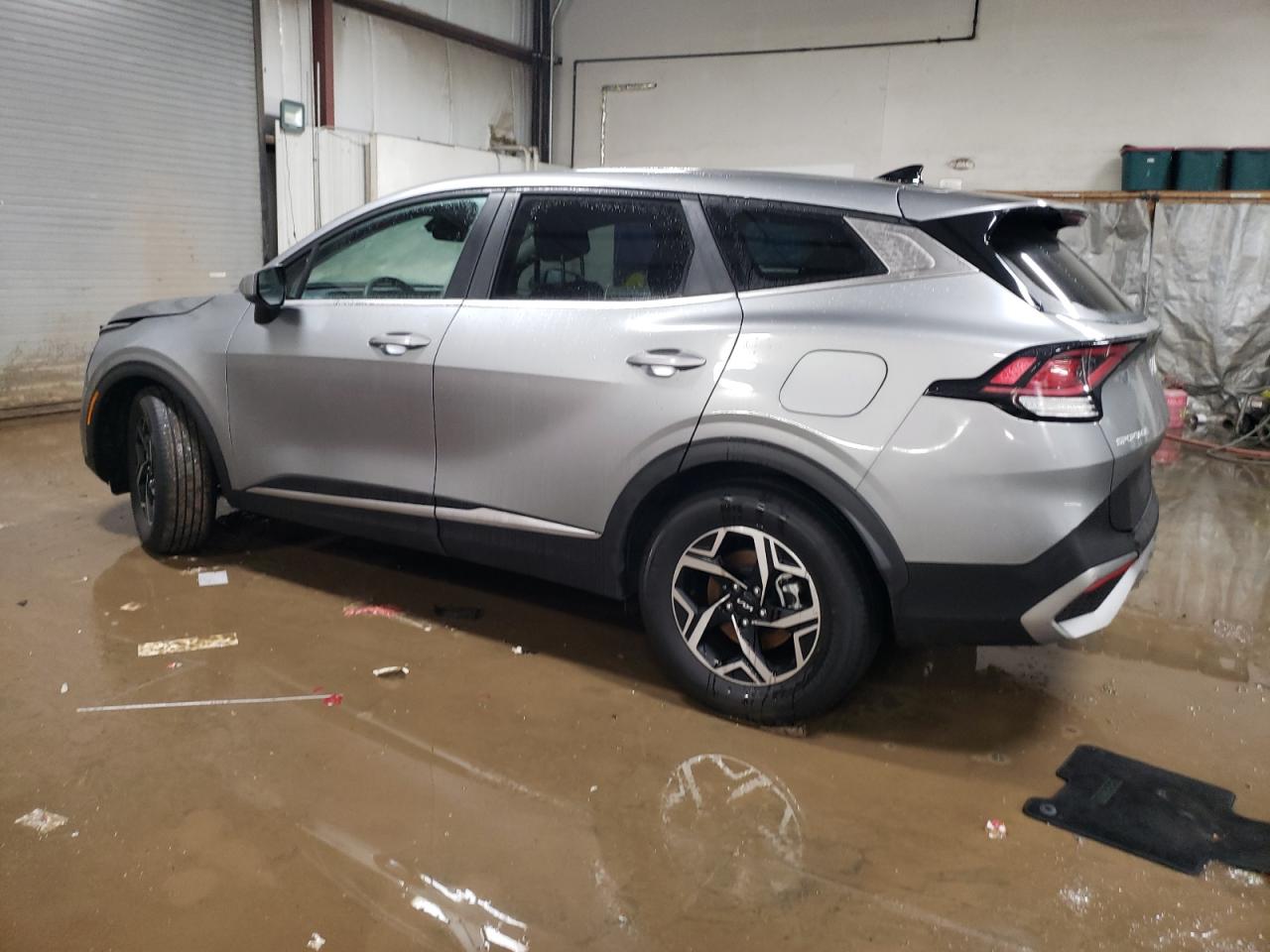 2024 Kia Sportage - Image 2
