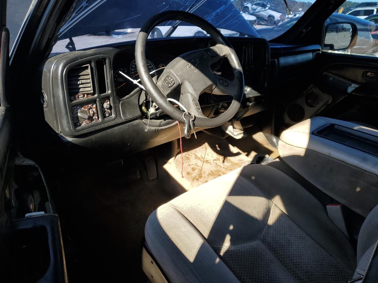 2005 Chevrolet Tahoe C1500 VIN: 1GNEC13V15R189083 Lot: 87394474