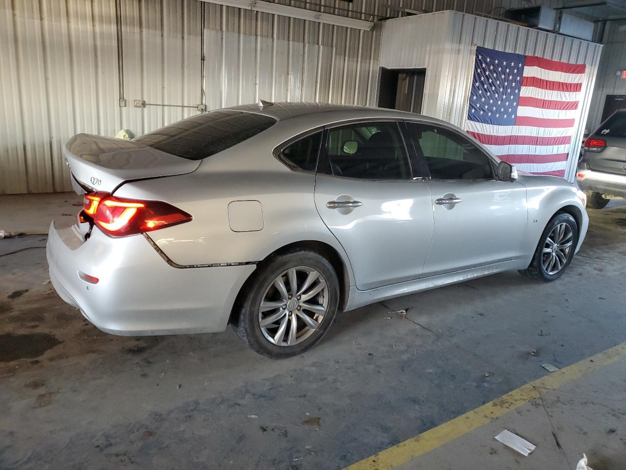 2016 Infiniti Q70 - Image 3