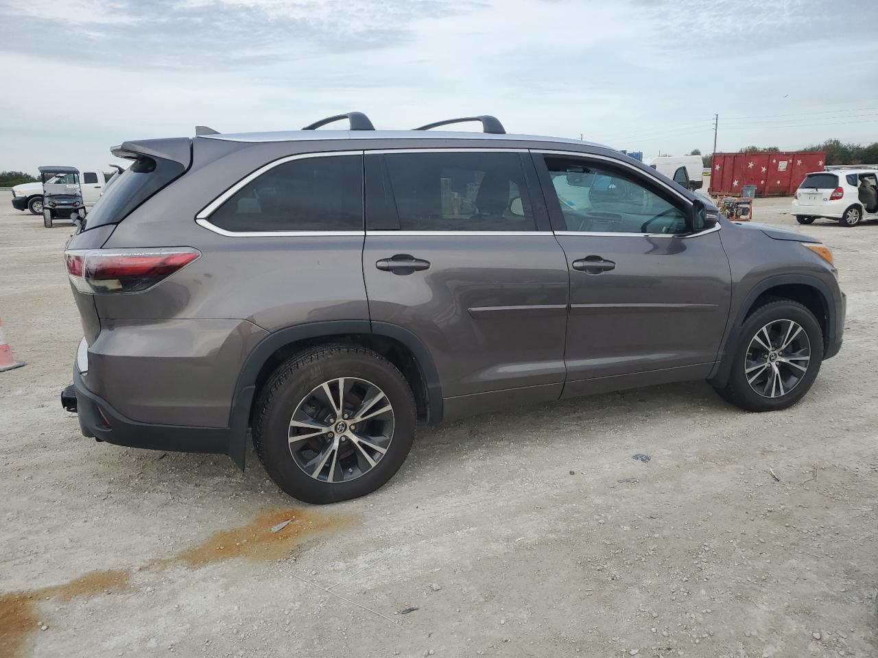 2016 Toyota Highlander - Image 3