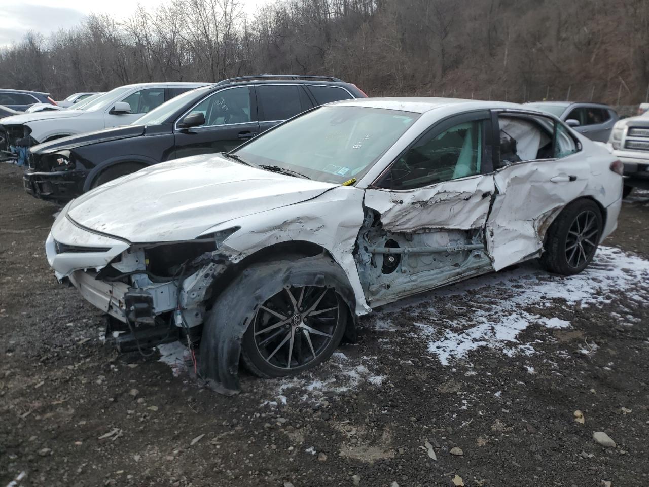 4T1G11AK1MU483056 2021 TOYOTA CAMRY - Image 1