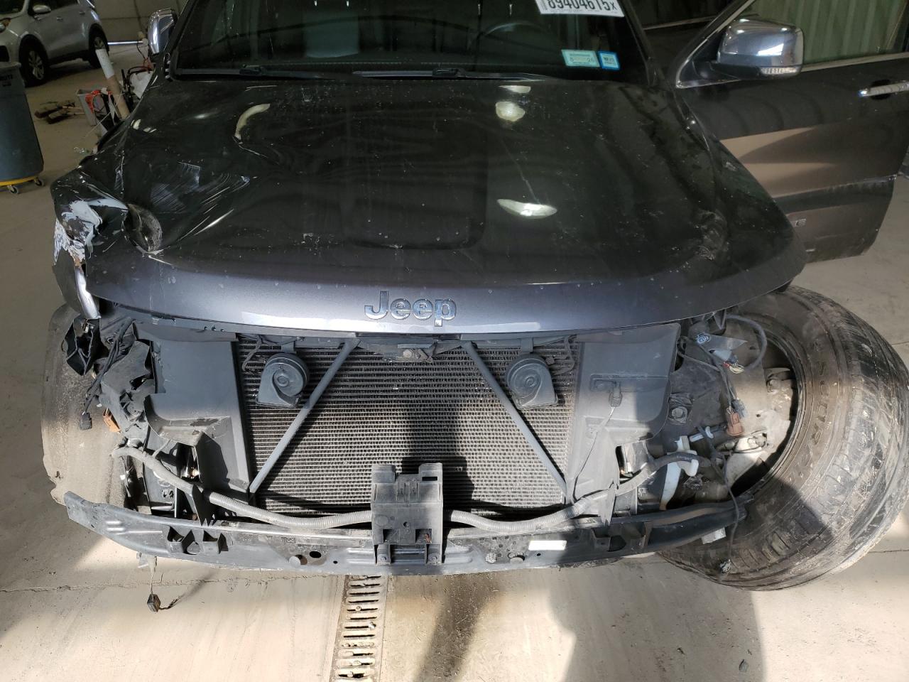 2020 Jeep Grand Cherokee - Image 12