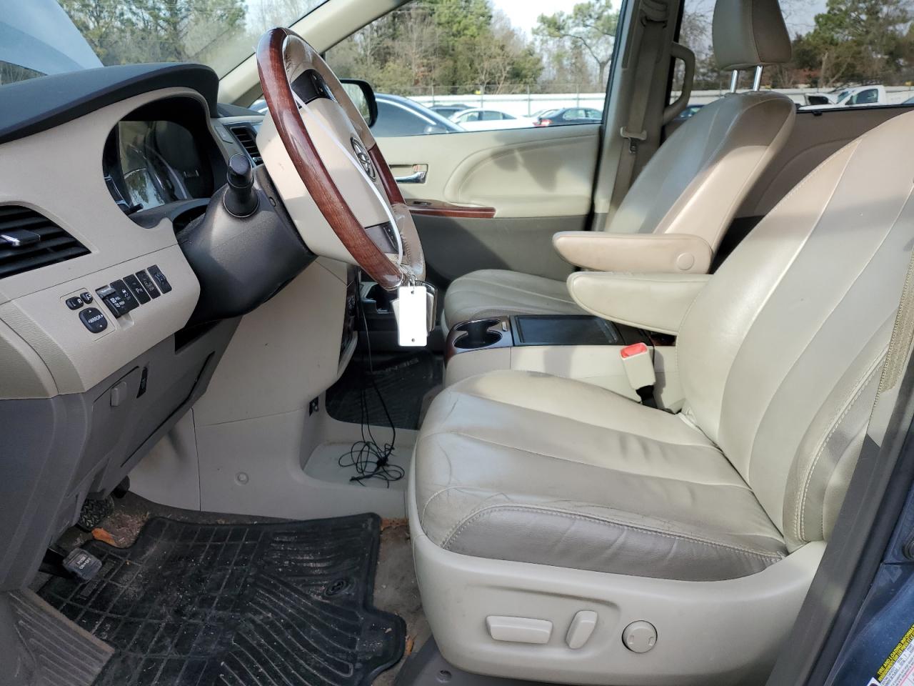 2014 Toyota Sienna - Image 7
