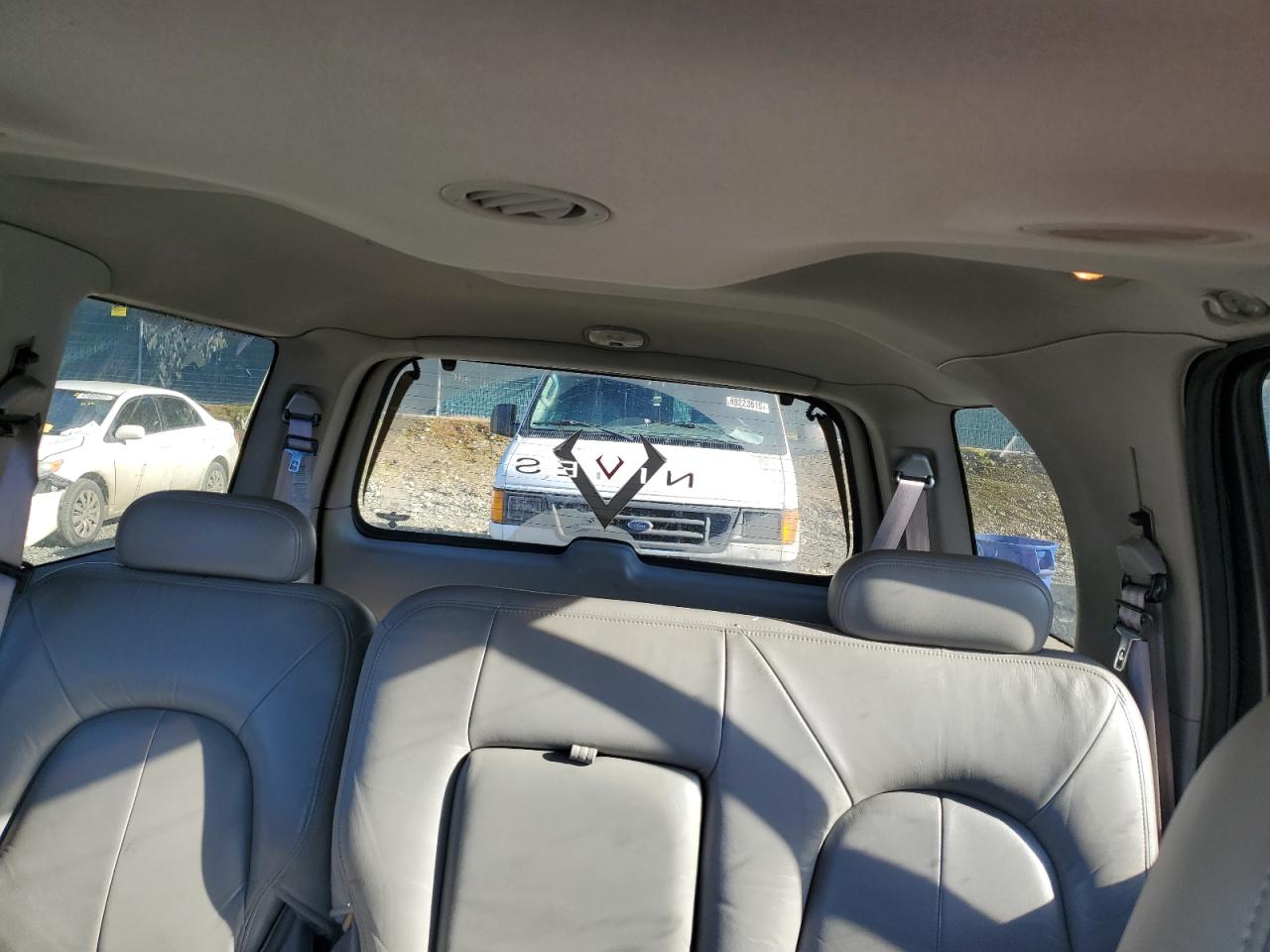 2000 Ford Expedition - Image 10