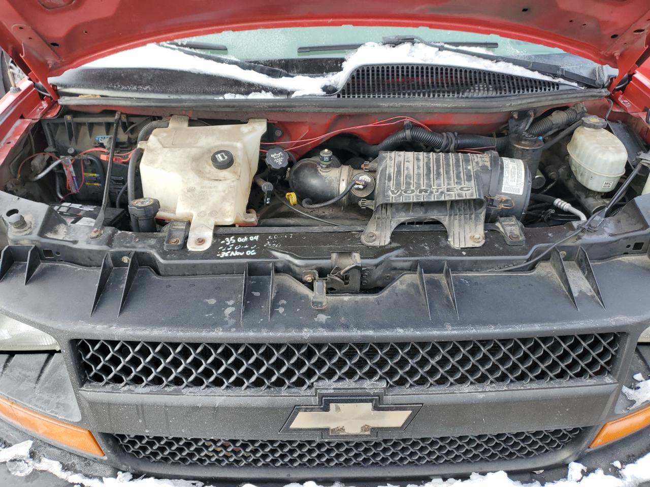 2003 Chevrolet Express - Image 12