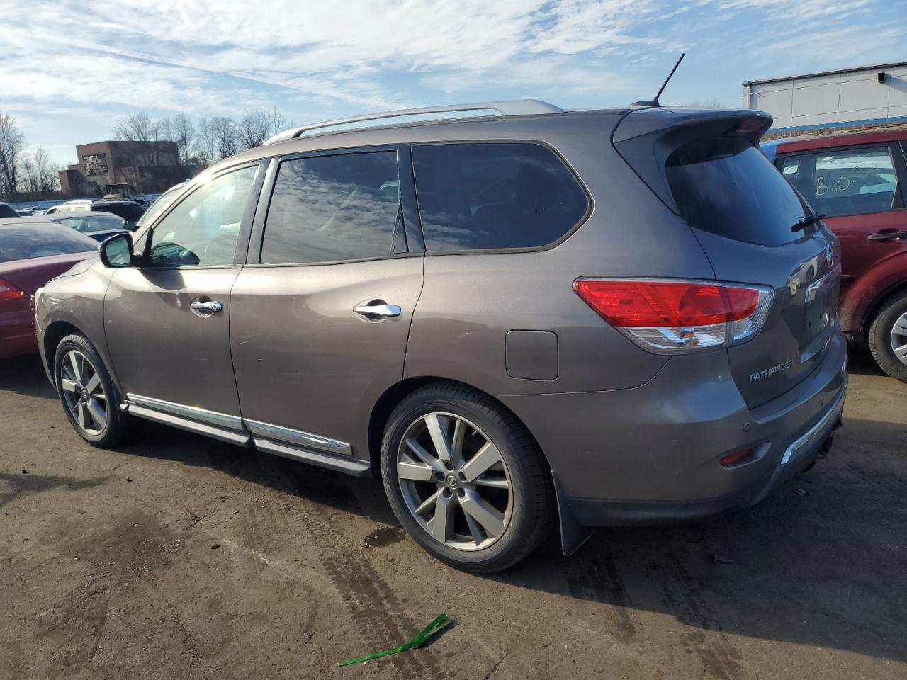 2013 Nissan Pathfinder - Image 2
