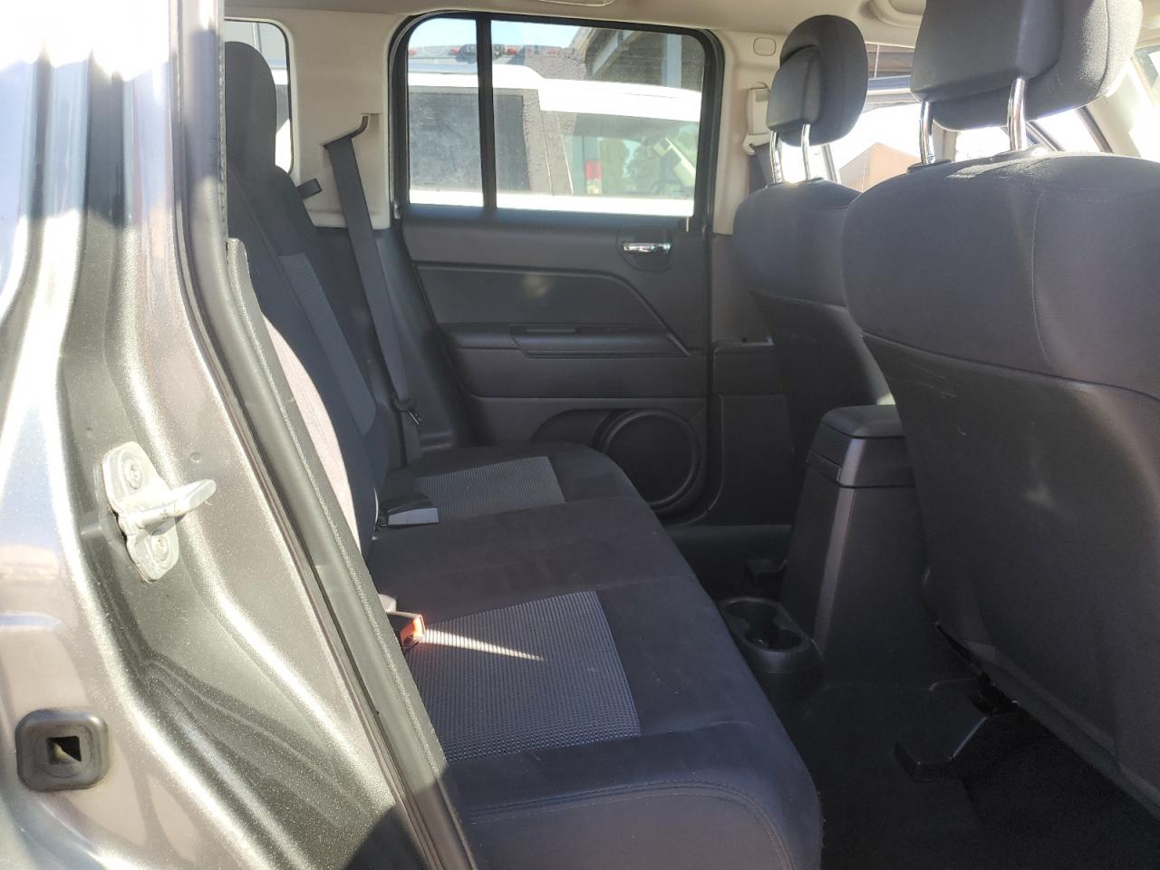 2012 Jeep Liberty (Patriot) - Image 10