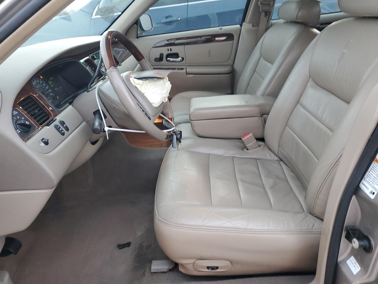 2002 Lincoln Town Car - Image 7