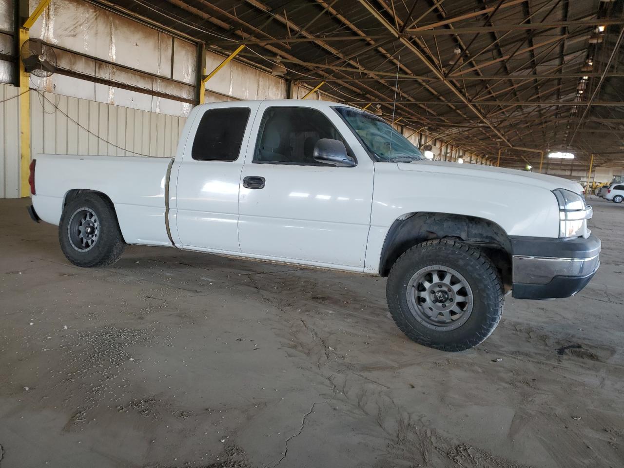 2005 Chevrolet Silverado - Image 4