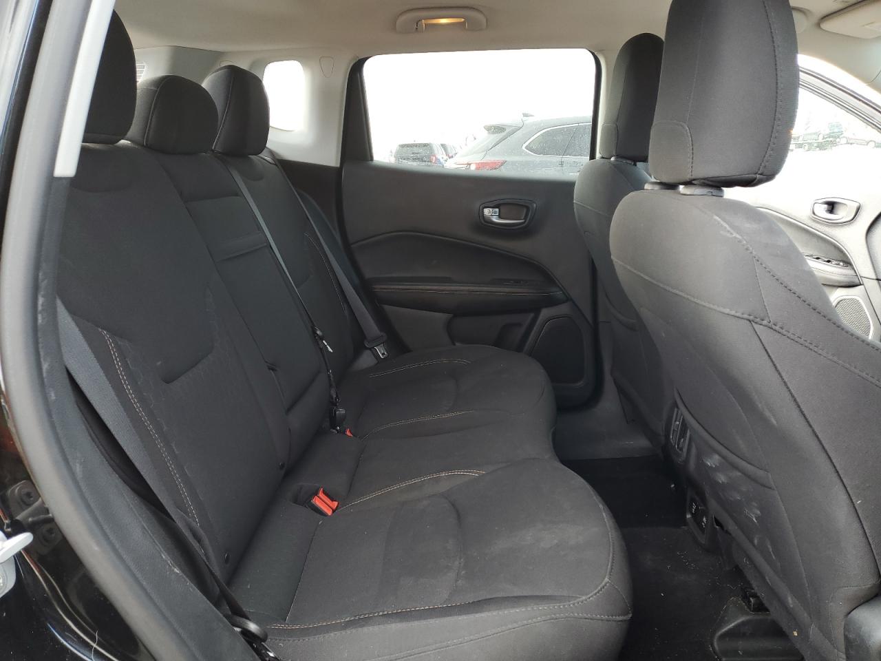 2019 Jeep Compass - Image 12