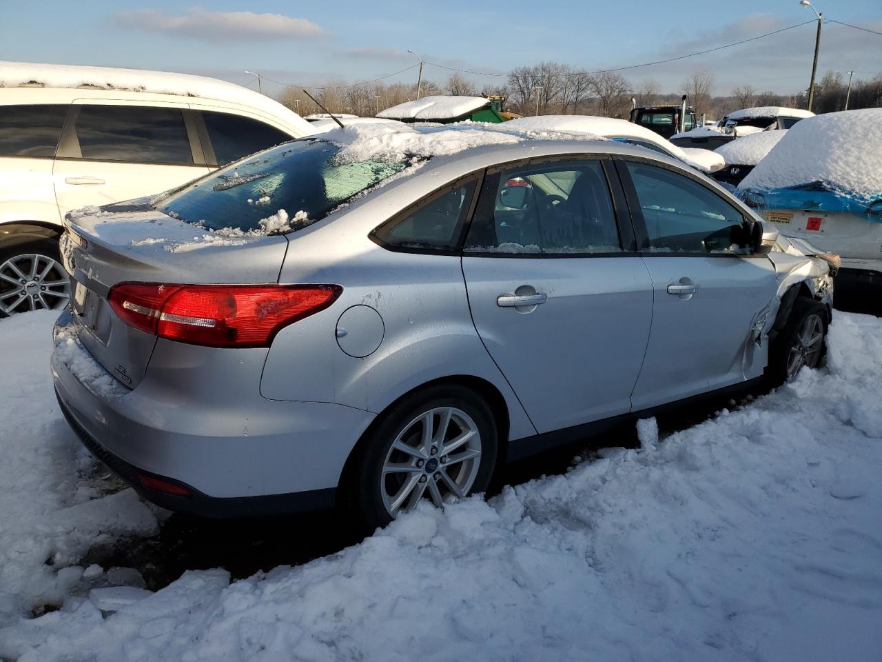 VIN 1FADP3F22FL262591 2015 FORD FOCUS no.3