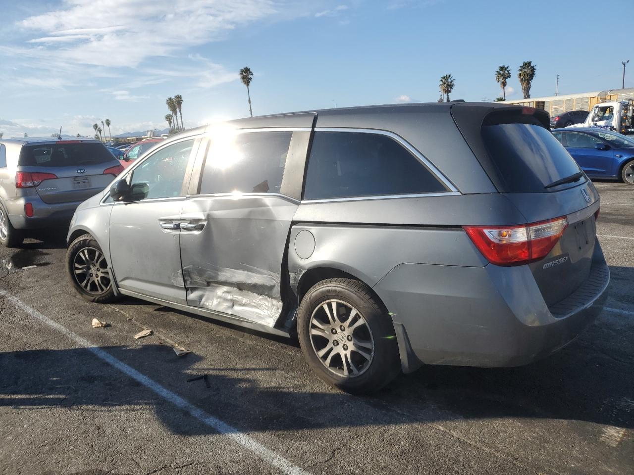 2012 Honda Odyssey - Image 2