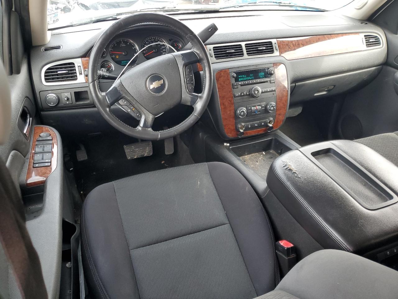 2007 Chevrolet Suburban - Image 8