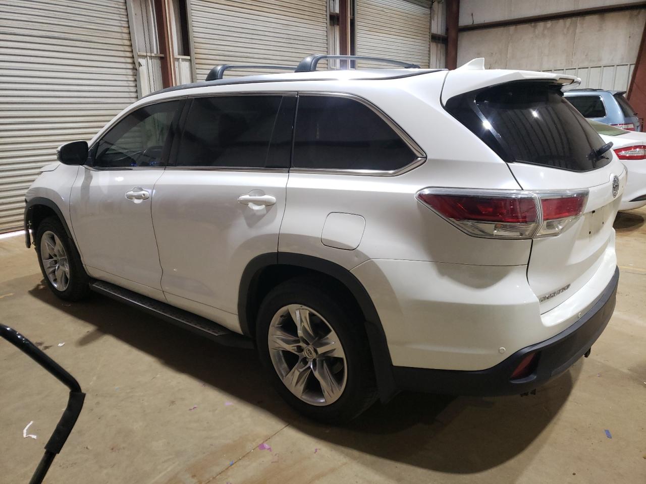 2015 Toyota Highlander - Image 2