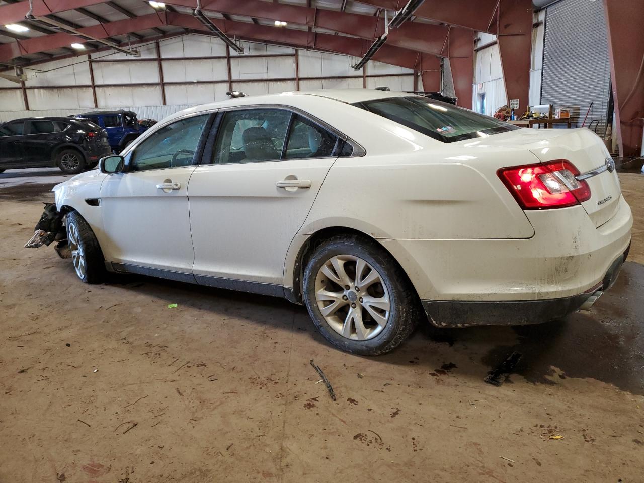 2010 Ford Taurus - Image 2