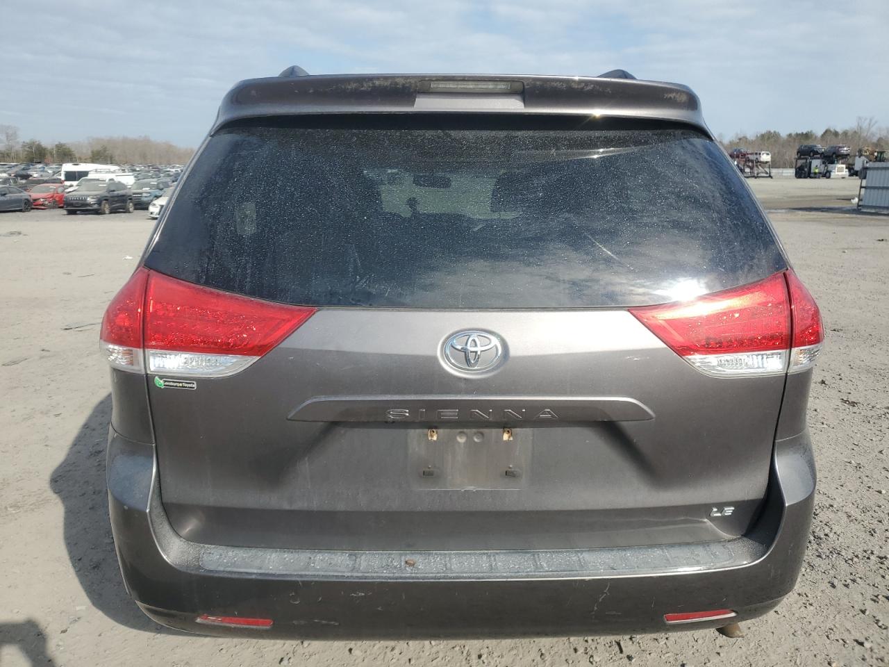 2013 Toyota Sienna - Image 6