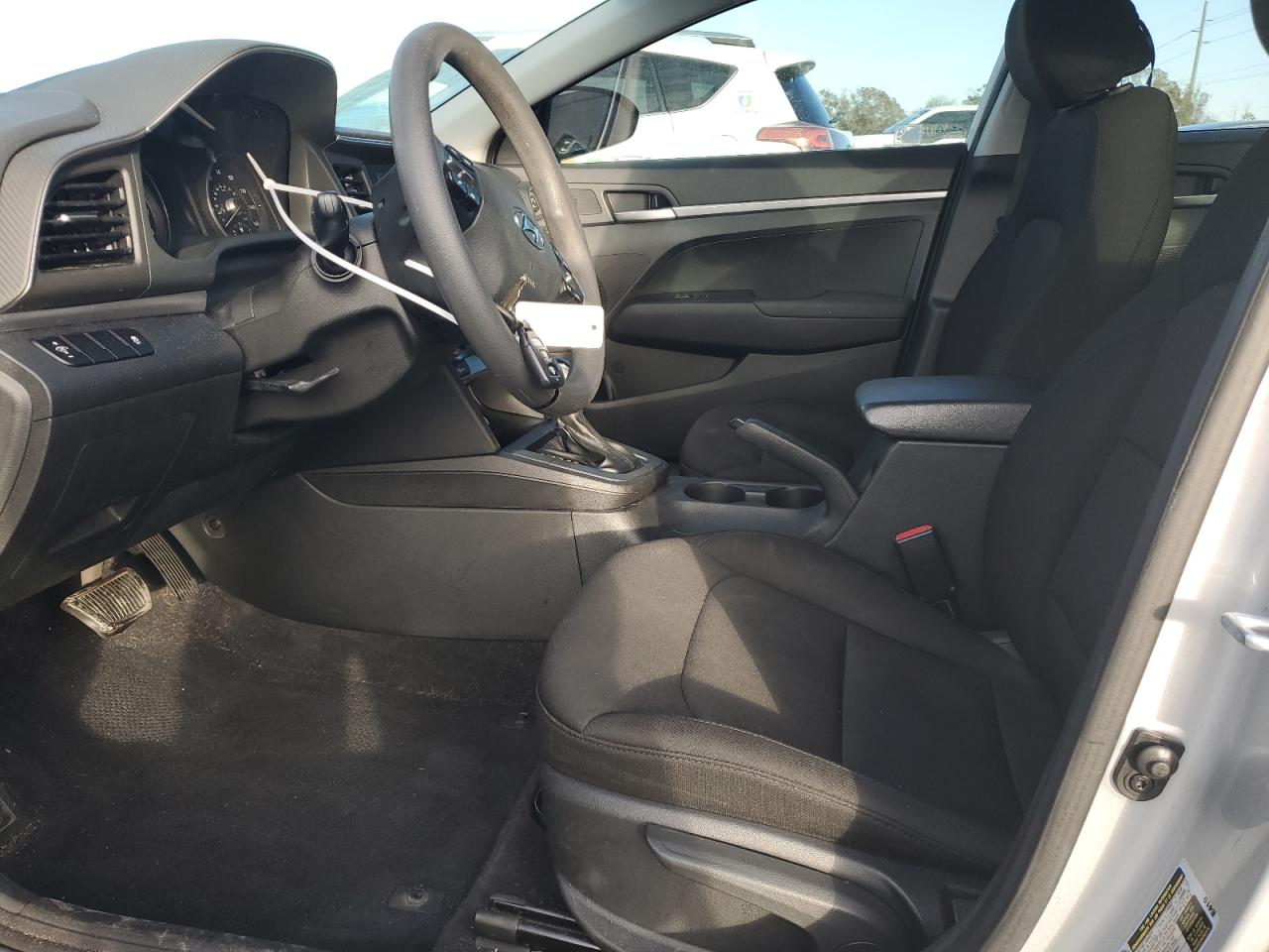 2019 Hyundai Elantra - Image 7