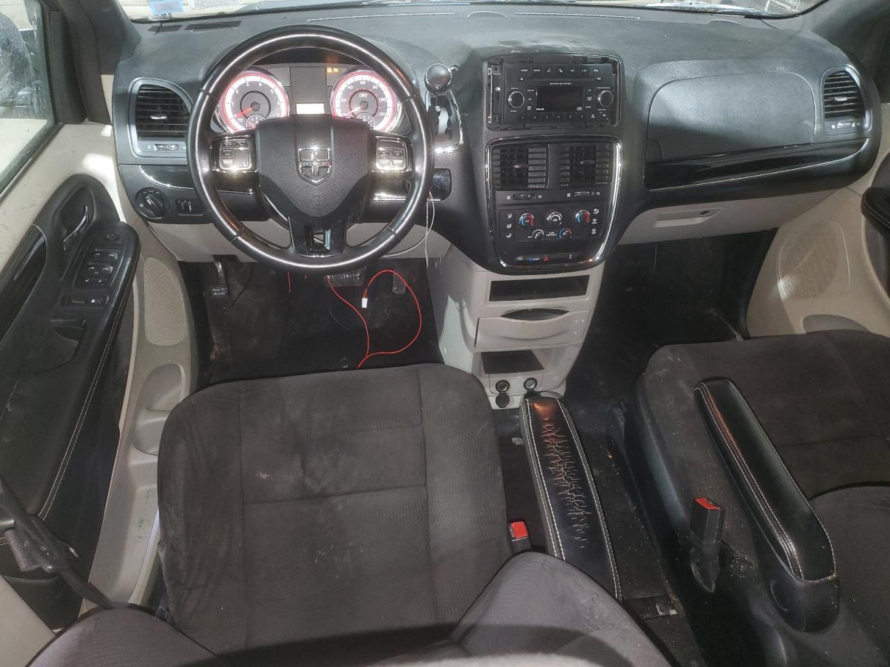 2014 Dodge Caravan - Image 8