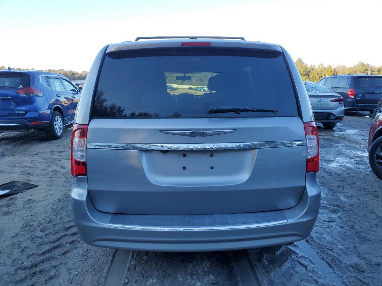 2013 Chrysler Town & Country - Image 6