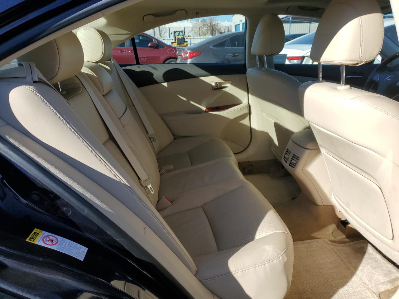 2010 Lexus ES - Image 10