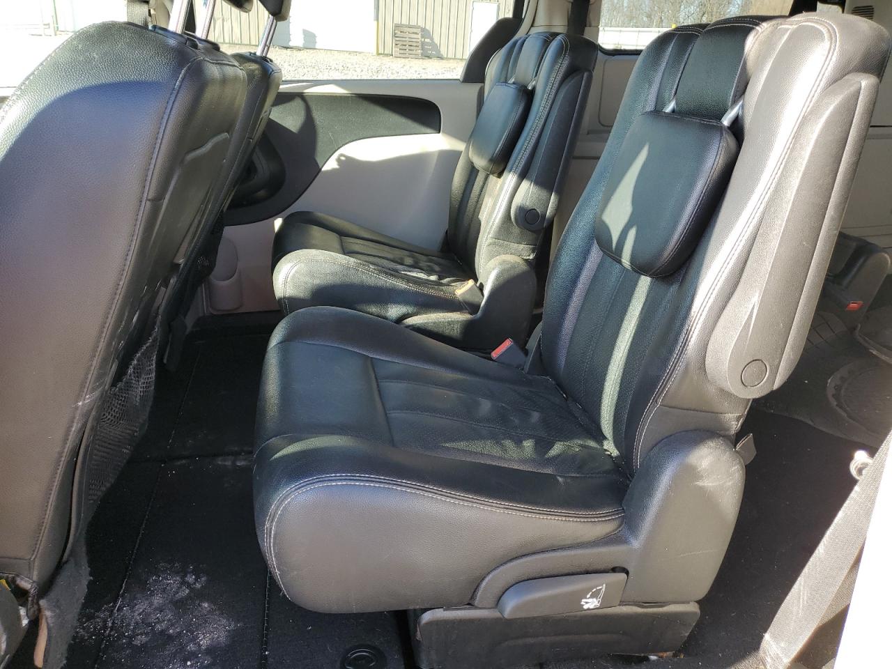 2012 Chrysler Town & Country - Image 12