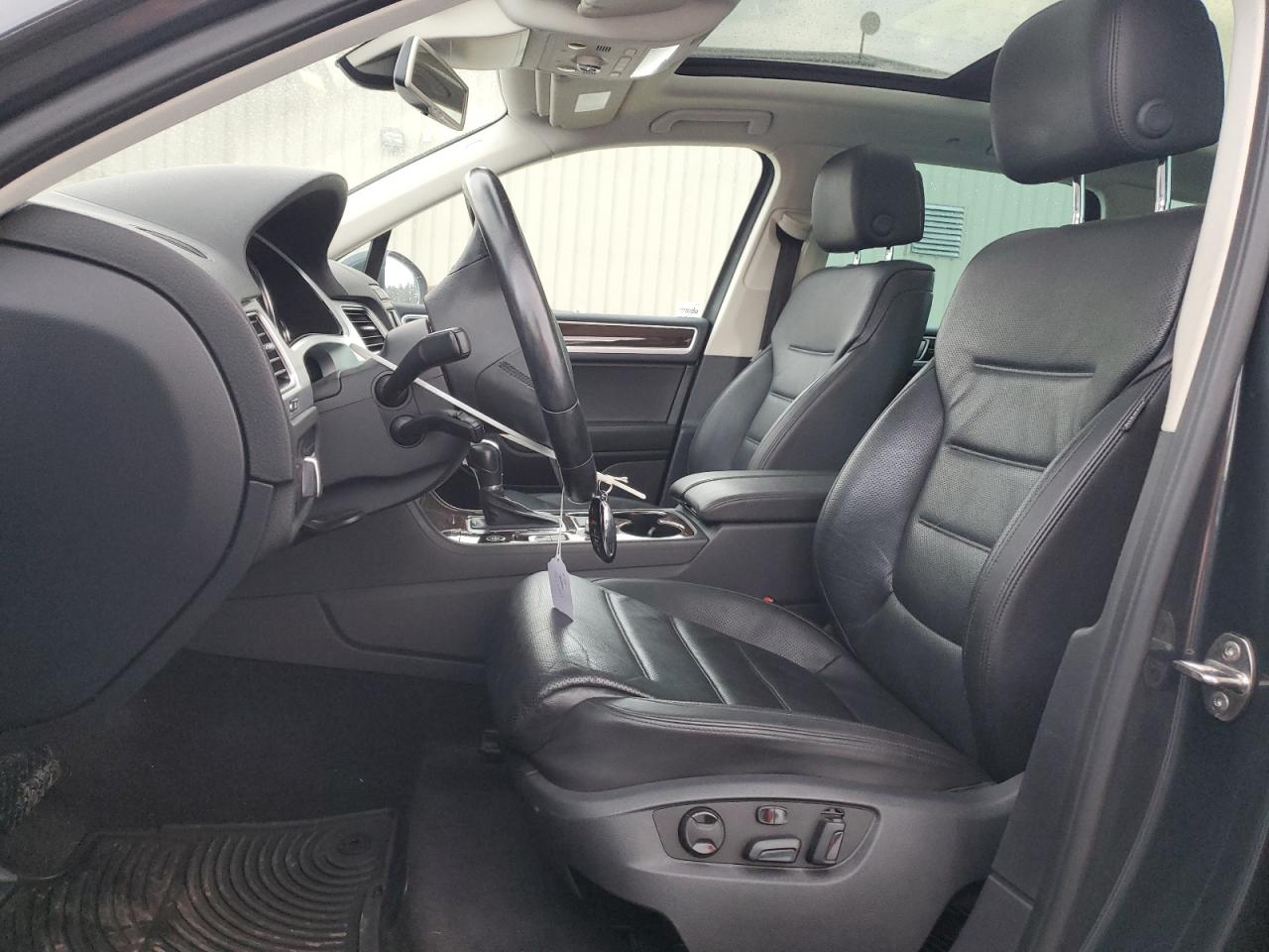 2016 Volkswagen Touareg - Image 7