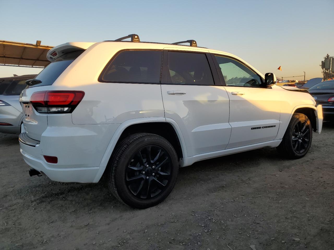 2018 Jeep Grand Cherokee - Image 3