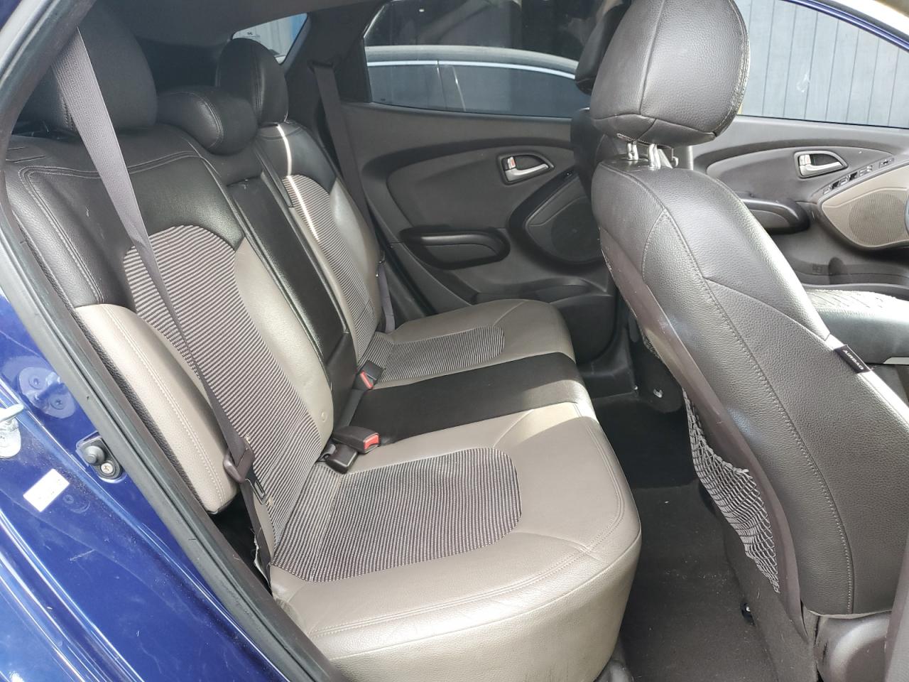 2010 Hyundai Tucson - Image 11