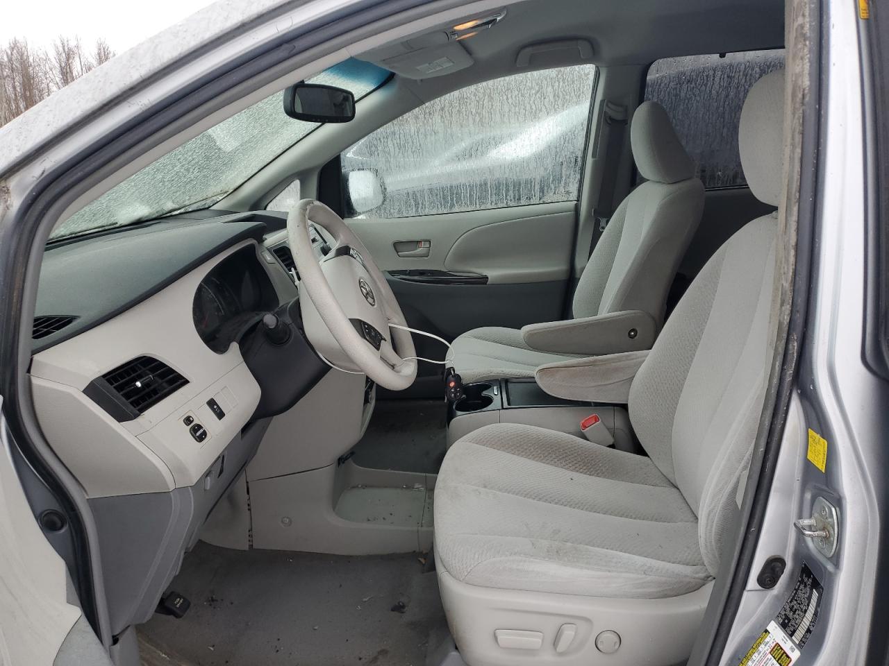 2011 Toyota Sienna - Image 7