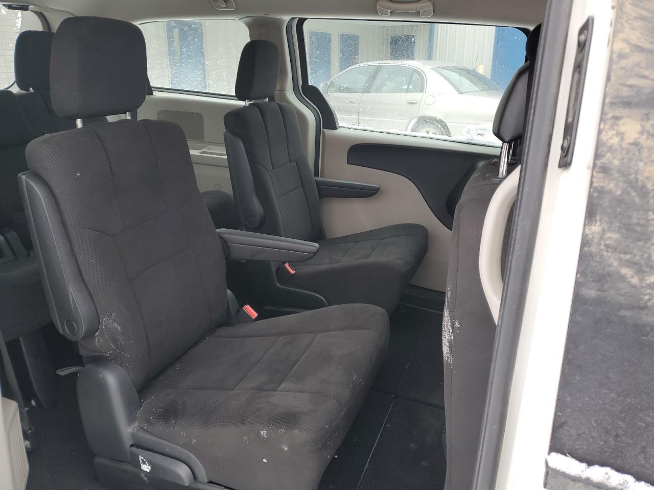 2012 Dodge Caravan - Image 11