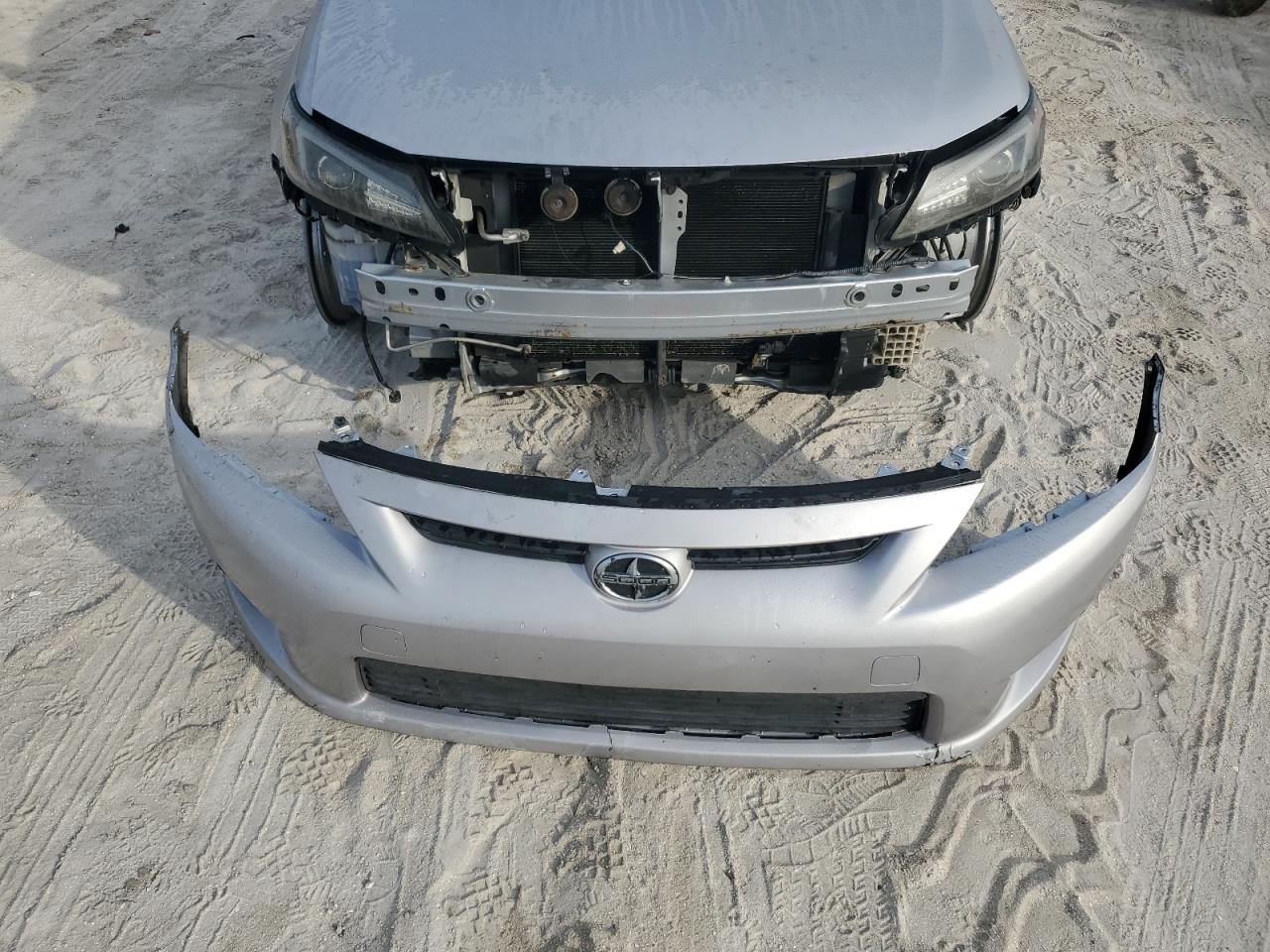 2013 Scion tC - Image 12