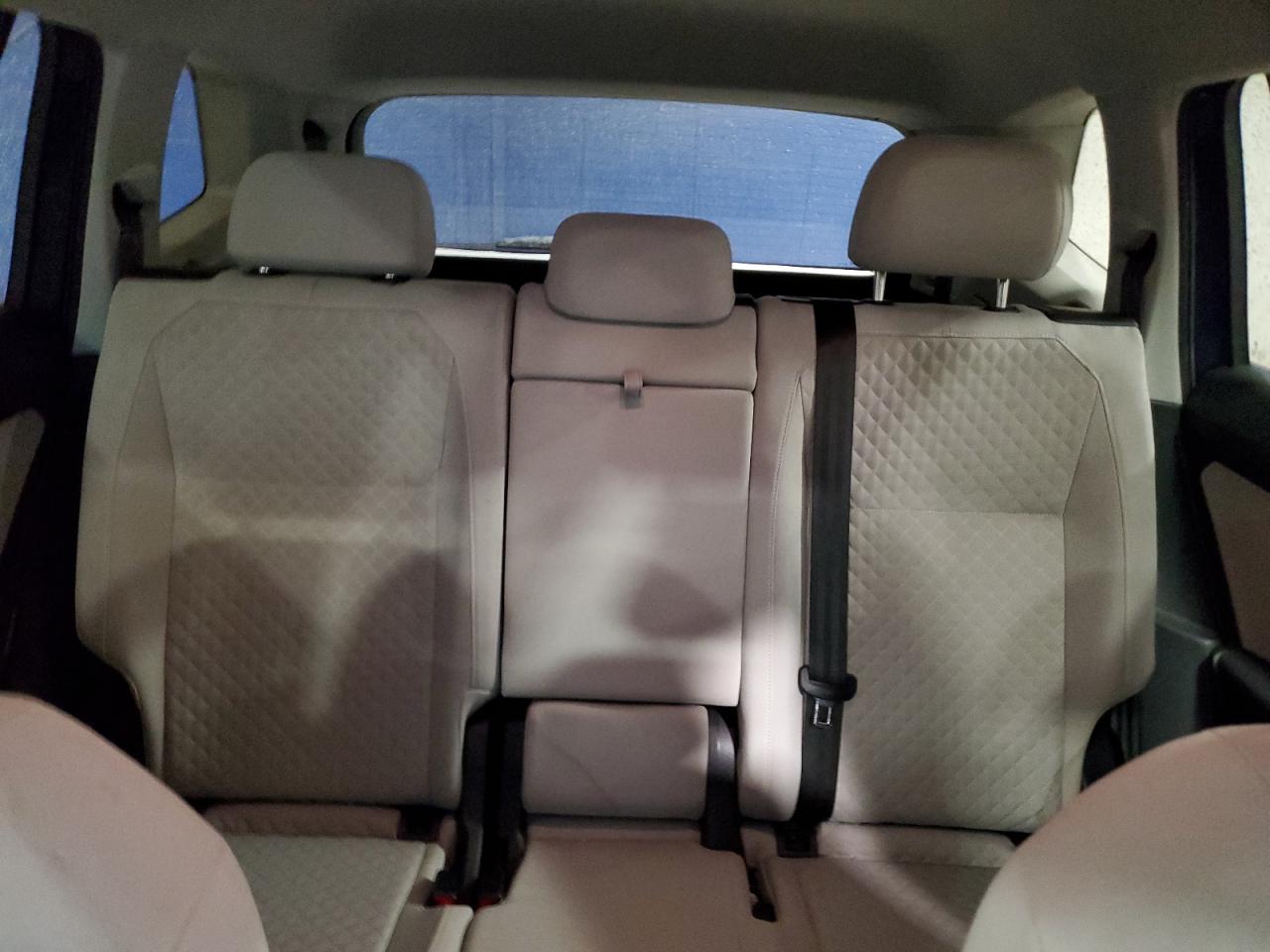 2018 Volkswagen Tiguan - Image 10