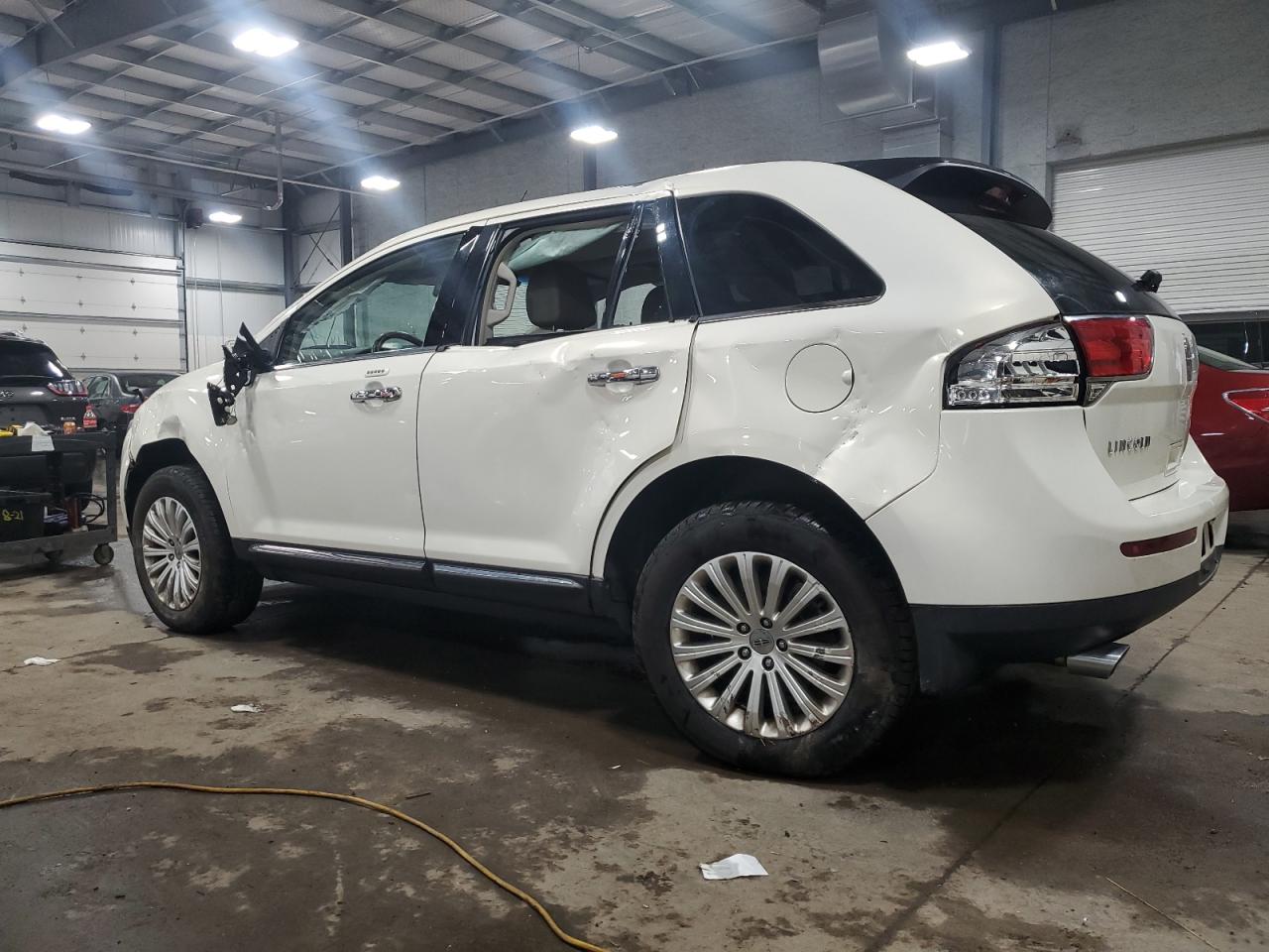 2013 Lincoln MKX - Image 2