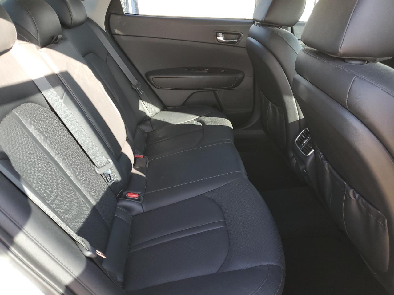 2016 Kia Optima - Image 10