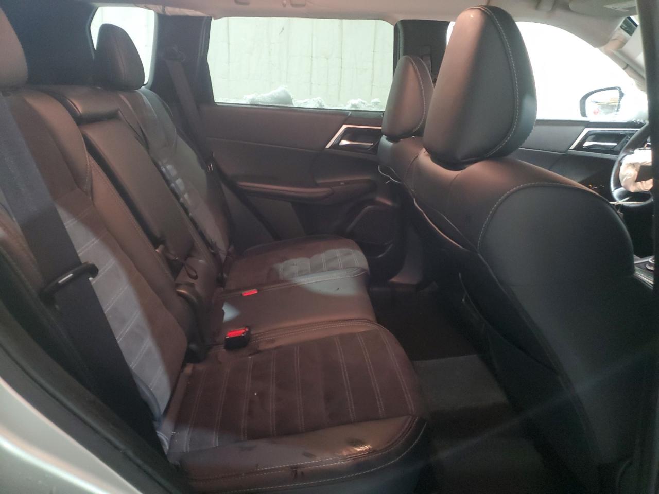 2024 Mitsubishi Outlander - Image 11