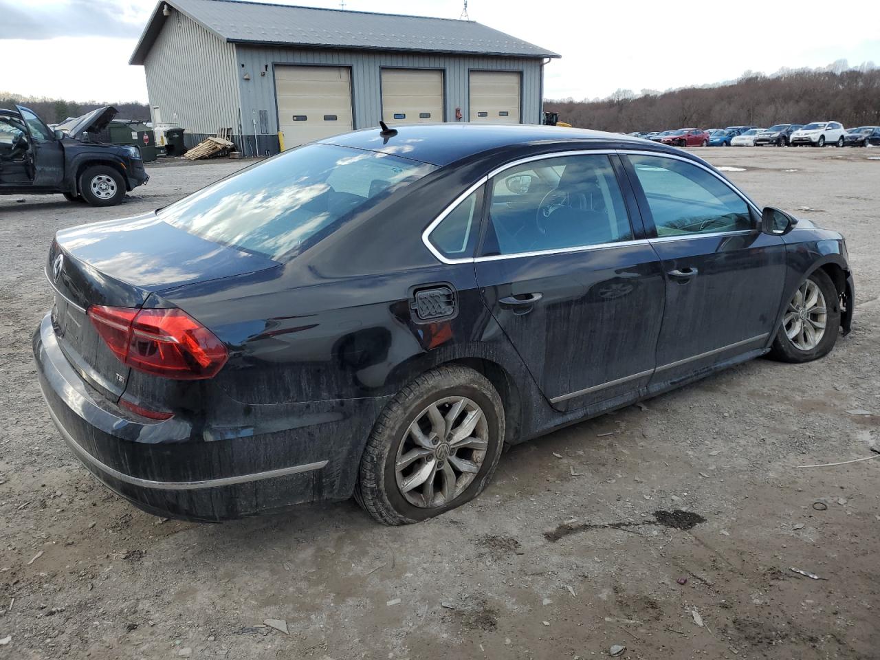 2017 Volkswagen Passat - Image 3